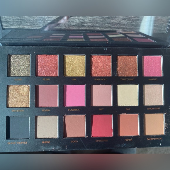 Huda Beauty Rose Gold Palette - Picture 2 of 2